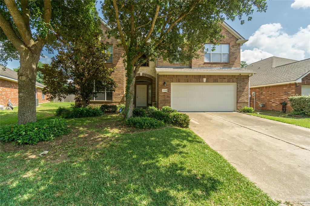 RFSkinHolly's tweet photo. The long house hunt is finally over. Contact me now for a showing! #homesforsale  https://t.co/Amyg5EQFgT https://t.co/fJ7BP6mhAS