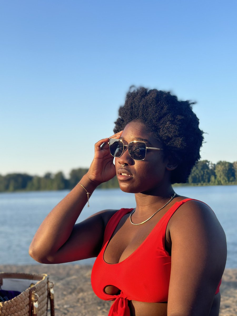 symmthicc's tweet photo. me 🤝🏾 red https://t.co/8FHxRLpcsI