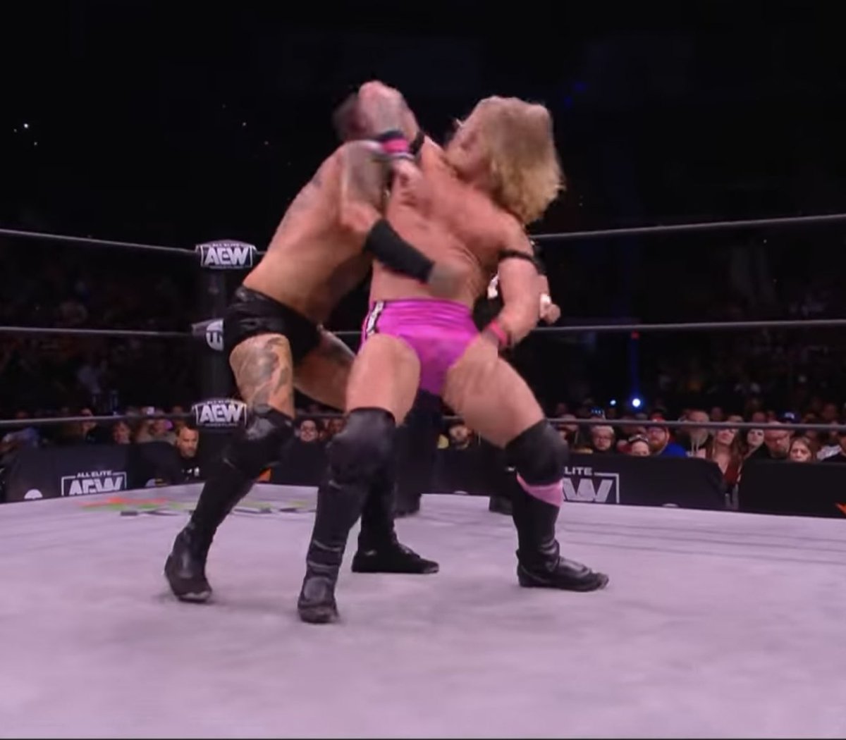 matt_brannigan's tweet photo. worn gear for sale

selling the trunks ive worn a bunch including my aew lights out end of ppv debut where i hit my super finisher that no one has ever kicked out of “back elbow out of waistlock™️”

dm me if interested. some other trunks available as well. https://t.co/lUGYZRRXKc