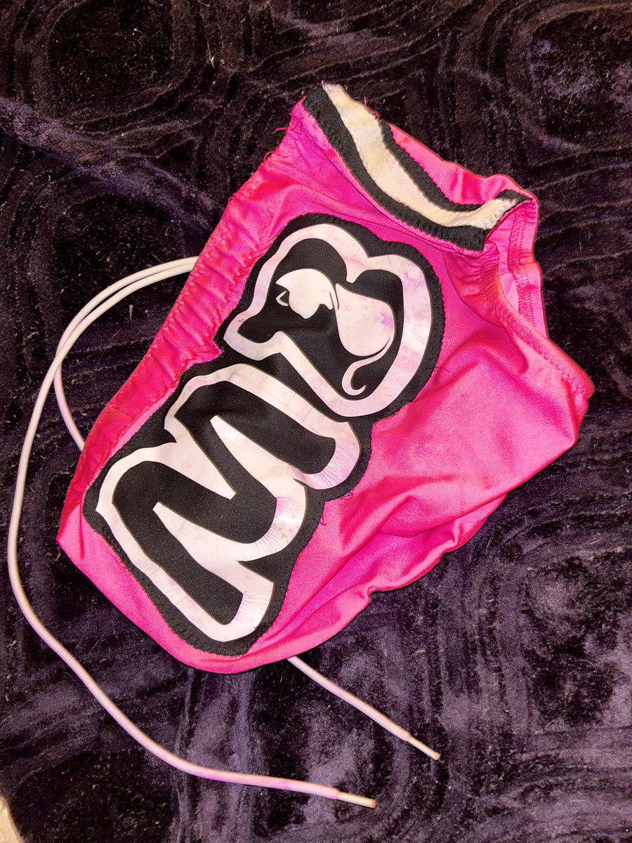 matt_brannigan's tweet photo. worn gear for sale

selling the trunks ive worn a bunch including my aew lights out end of ppv debut where i hit my super finisher that no one has ever kicked out of “back elbow out of waistlock™️”

dm me if interested. some other trunks available as well. https://t.co/lUGYZRRXKc