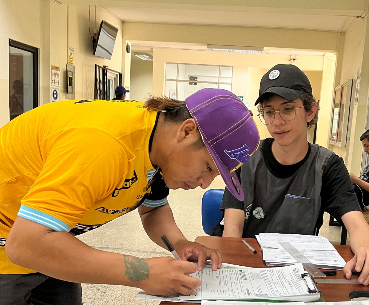 CNEManabi's tweet photo. Nuestros notificadores realizan su trabajo en la Universidad Eloy Alfaro de #Manta. 

En Manabí hay 2️⃣6️⃣.9️⃣9️⃣2️⃣ miembros de Juntas Receptoras del Voto🗳️ que serán notificados de forma presencial y por correo electrónico. https://t.co/g2k6C4PdmE