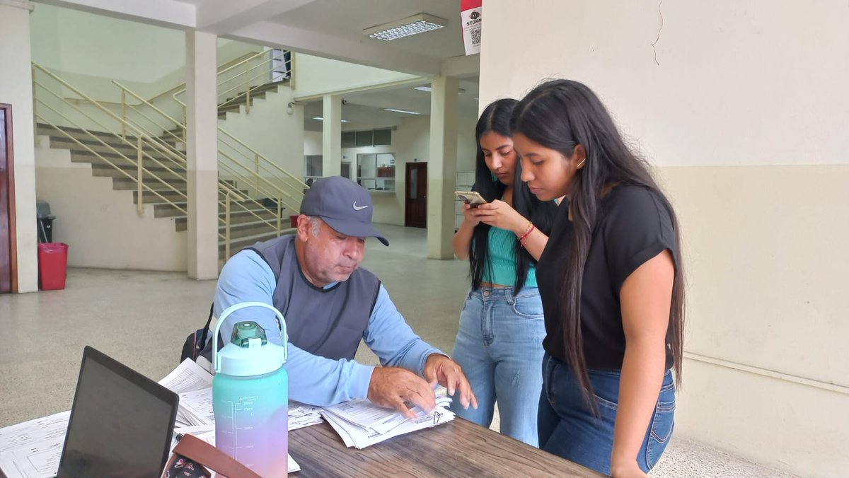 CNEManabi's tweet photo. Nuestros notificadores realizan su trabajo en la Universidad Eloy Alfaro de #Manta. 

En Manabí hay 2️⃣6️⃣.9️⃣9️⃣2️⃣ miembros de Juntas Receptoras del Voto🗳️ que serán notificados de forma presencial y por correo electrónico. https://t.co/g2k6C4PdmE