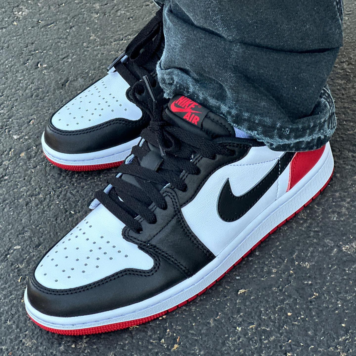 Black toe 1 on feet cheap