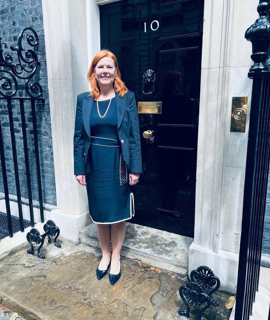 Congratulations to Belinda Regan, Director of Nursing at Queen Elizabeth Hospital who was invited to a reception to mark 75 years of the NHS at 10 Downing Street today. Belinda was nominated by Angela Helleur @SELondonICS for her massive contribution to the NHS. #NHS75 💙
