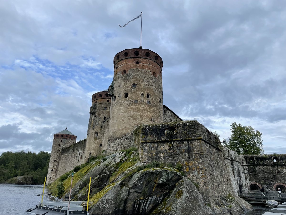Hetki ennen oopperaa. Hienot on kyllä puitteet ⁦⁦<a href="/operafestivalfi/">Savonlinnan Oopperajuhlat</a>⁩ ja hieno oli myös illan esitys, riipaiseva rakkaustarina Romeo &amp; Julia.