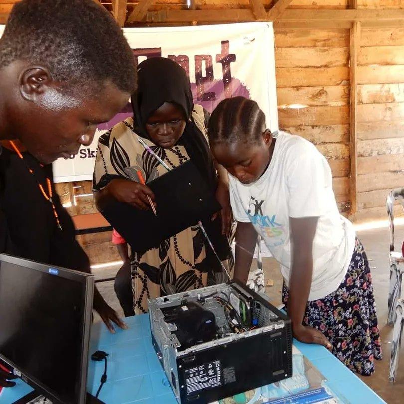 With support from @intertwilight and funding from @BMZ_Bund CC4D is implenting a Follow-up training of the E-Waste management through training on repair, reuse & upcycling project that was implemented in December 2022 where 18 ToTs, refugees and host communities benefited
#ASKnet
