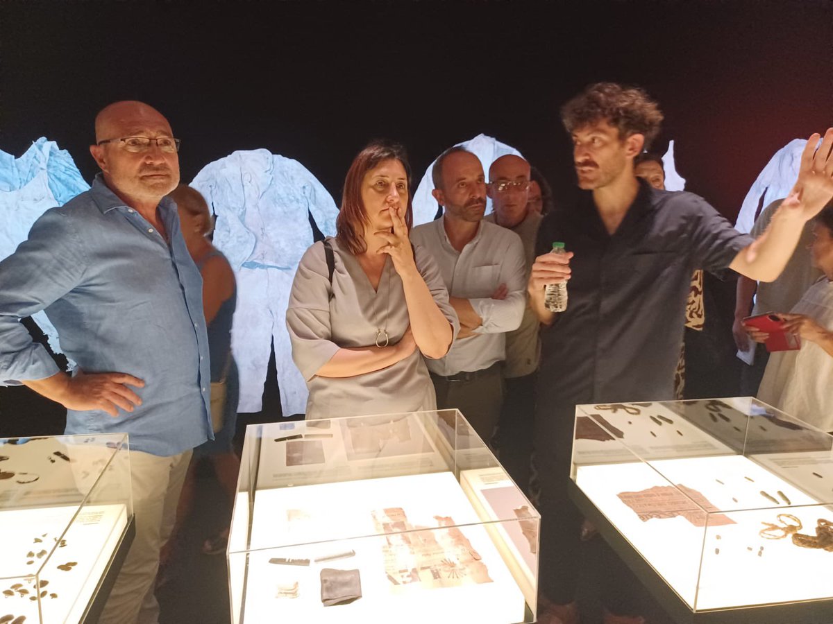 Meravellosa exposició doble sobre les fosses del franquisme, de la mà del meu estimat @Rius_Xavier. Enhorabona, has fet un excel·lent treball con diputat de cultura durant 8 anys!

🔻 #ArqueologiaDeLaMemòria del @muprevalencia
🔻 #2238PaternaLlocPerpetracióMemòria de @letnomuseu