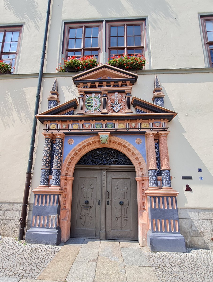 Tour #Naumburg 
Das historische Rathaus von Naumburg.
Das erste in Naumburg errichtete Rathaus befand sich am Topfmarkt in der Nähe des heutigen Standortes der Wenzelskirche.
Durch Brände immer wieder zerstört & neu
erbaut !