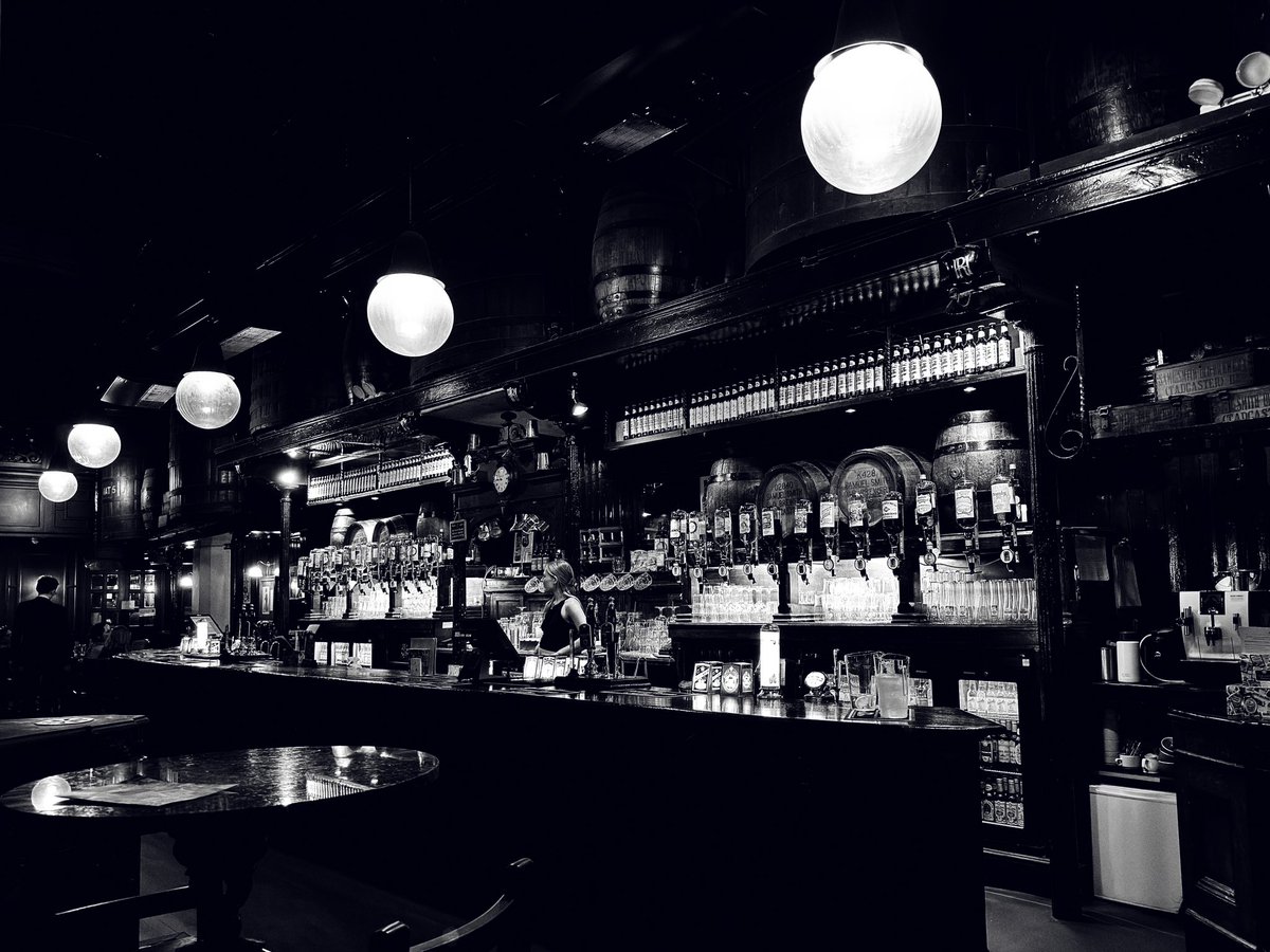 The #bar inside the Cittie of Yorke #pub. 
@samsmithsbeer 

#holborn #london #samsmiths #beer #ale