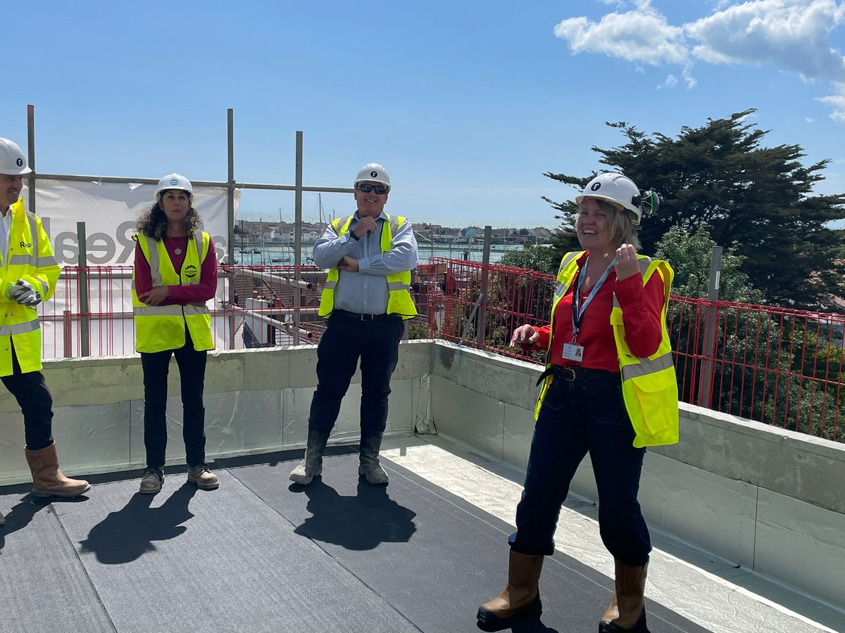 Thanks <a href="/RealPlacesLtd/">Real</a> and  @SHGroupUK for inviting me and <a href="/Jeremy4StMarys/">Councillor Jeremy Gardner</a> along today to view the new Mannings Development. Thanks to SHousing's work with previous tenants. Looking forward to seeing finished product.