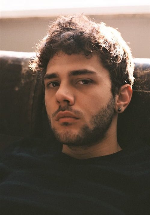 vhscut's tweet photo. O diretor e ator Xavier Dolan anunciou que está deixando o cinema:

"Não estou com vontade de dedicar dois anos a um projeto que quase ninguém vê. Coloco muita paixão nele para ter essas decepções. Isso me faz pensar se meu cinema é ruim, e sei que não é." https://t.co/ZVr8Miig6V
