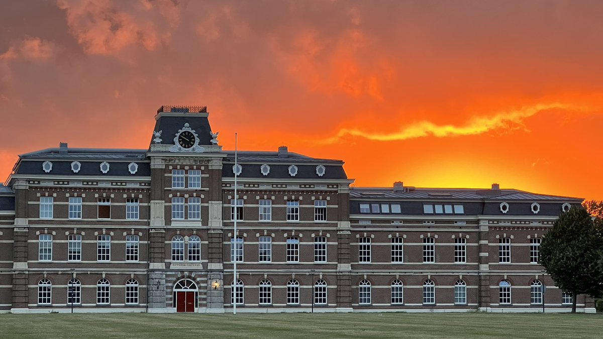 JipEbbeling's tweet photo. Wat een foto 😳 @haarlem #zonsondergang #StormPoly #weer #haarlem https://t.co/1EwmPjmiN2