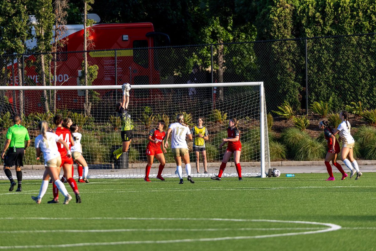 LivRiddel's tweet photo. Grateful to all the amazing people at @LaneUnitedFC for making this season possible and my teammates for making it memorable 

Big thank you to  @jpschneider3 for stepping in as my goalkeeping coach and head coach Jurgen for everything

📸 credit: @annevm12 (IG) https://t.co/Emb5UXjWr9