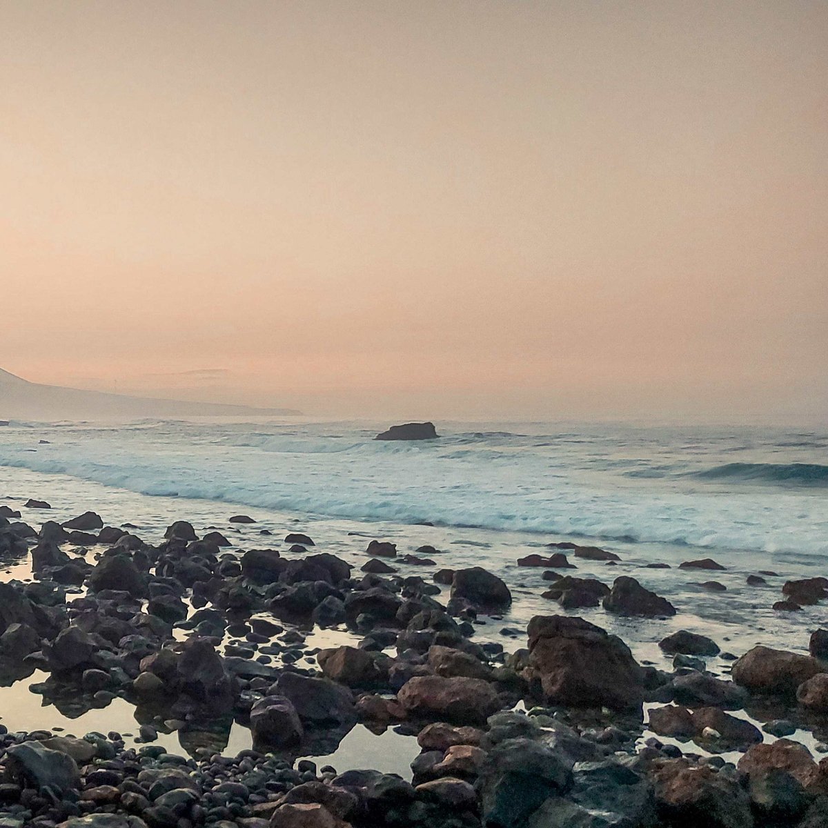 GranCanariaCab's tweet photo. Gran Canaria es una isla viva 💙

Un continente en miniatura que nunca deja de sorprender y enamorar. Con sus playas, con sus campos, con sus rincones. Con su gente, que hace de #GranCanaria nuestro hogar.

Una isla de todas y todos. Nuestra isla. https://t.co/DkmmGwbhE8