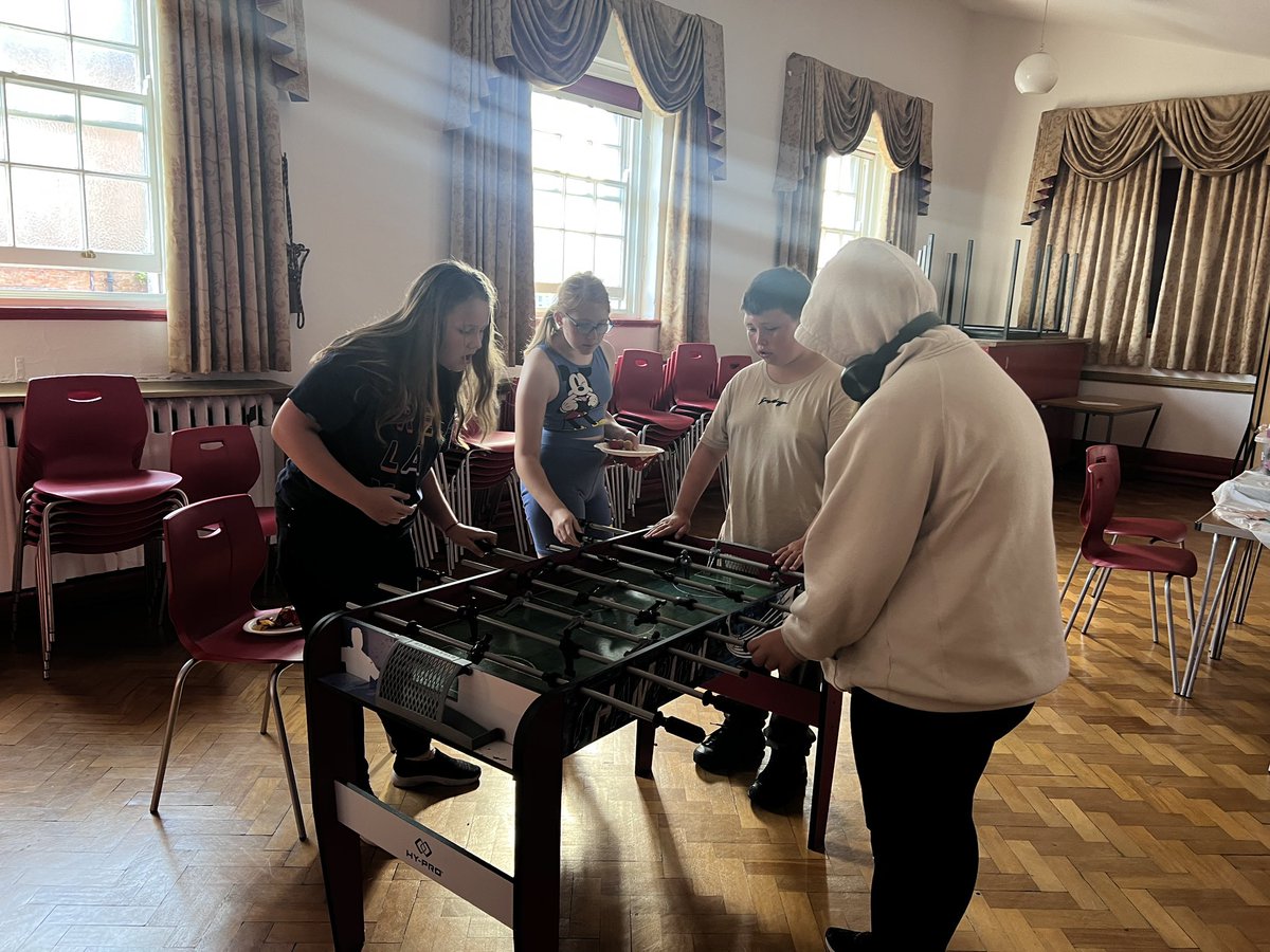 Egija_YMCA's tweet photo. Happy Wednesday ☀️ Great session with @YMCASwansea Young Carers designing tote bags, taking part in arts &amp; crafts activities, playing games and having a break from their caring roles #YoungCarers #NeedABreak https://t.co/eJ40iHpPXu