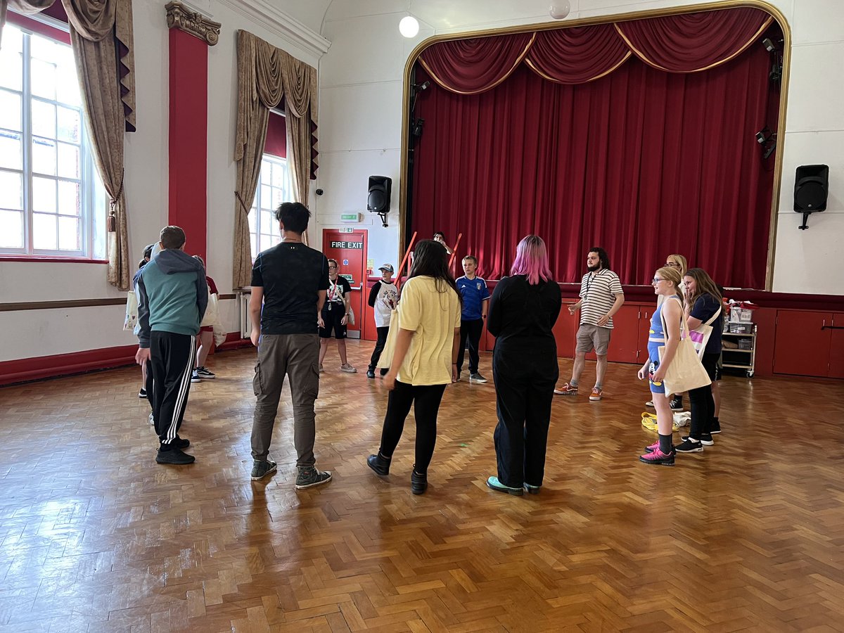 Egija_YMCA's tweet photo. Happy Wednesday ☀️ Great session with @YMCASwansea Young Carers designing tote bags, taking part in arts &amp; crafts activities, playing games and having a break from their caring roles #YoungCarers #NeedABreak https://t.co/eJ40iHpPXu