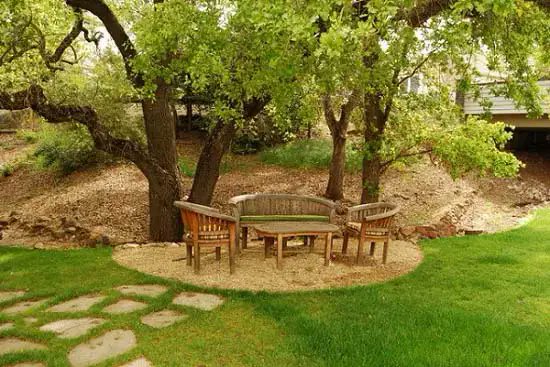 boonerealty's tweet photo. Here are ideas for utilizing the space around trees in your yard. #landscapingtips #outdoorliving  https://t.co/9sFUC4gnXv https://t.co/yJr3HFVMrp