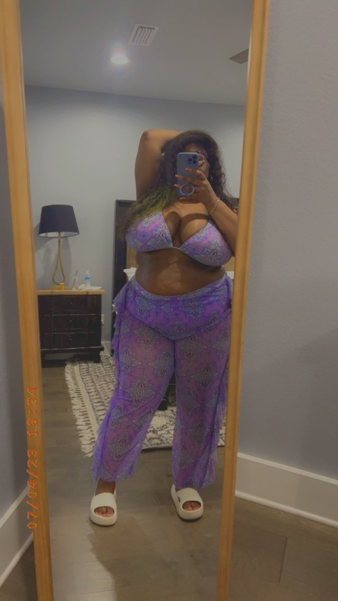 Millz3Ds's tweet photo. So my ppl feels my outfits are inappropriate but honestly if I was a smaller girl then it would be okay ..... #lizzogotmefeelingmyself #moodonlizzoallsummer https://t.co/HBgpcwglp9