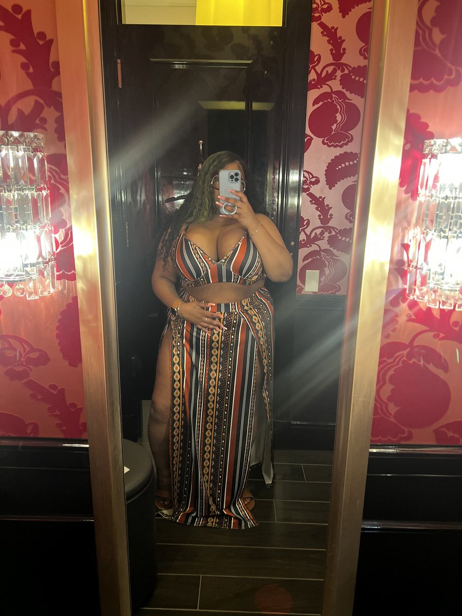 Millz3Ds's tweet photo. So my ppl feels my outfits are inappropriate but honestly if I was a smaller girl then it would be okay ..... #lizzogotmefeelingmyself #moodonlizzoallsummer https://t.co/HBgpcwglp9