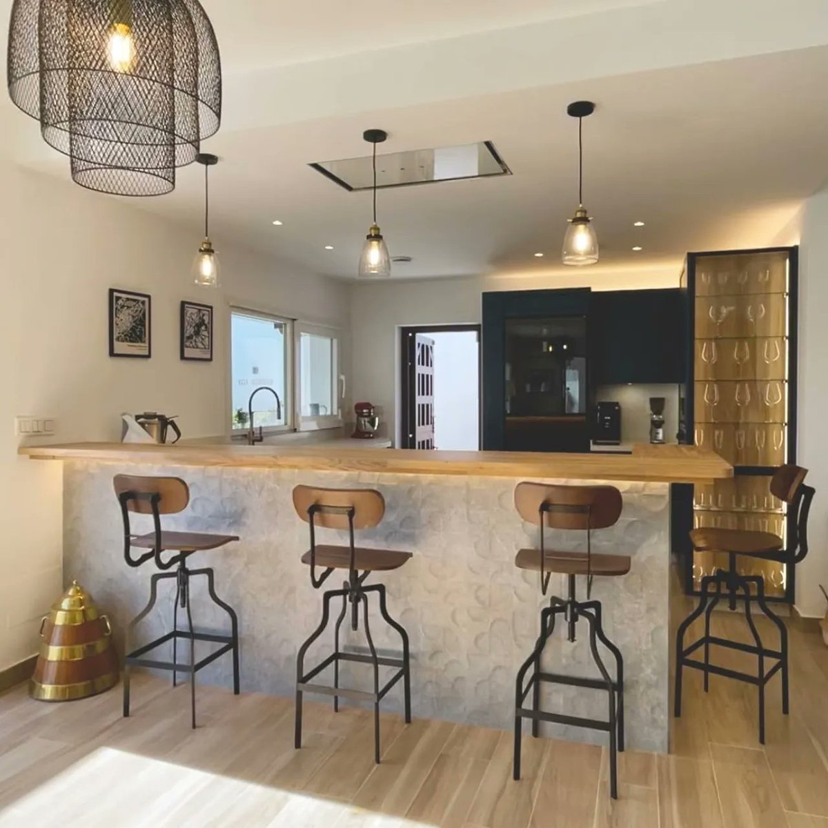 inkococinas's tweet photo. Cocina abierta al salón, la barra es el nexo de unión de los espacios, en vuelo sobre la península para permitir la cómoda instalación del office. 
#Inkococinas #INKOCOCINAS  #cocinaamedida #cocinaconestilo #cocinapersonalizada #moderkitchen #azulcobalto #cocinaazul https://t.co/QZ8GoZffcF