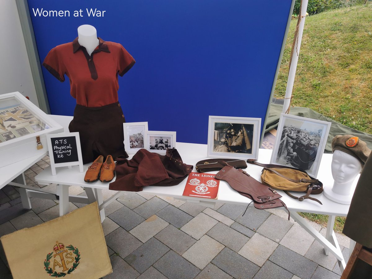 WomenAtWar2's tweet photo. A few more photos from the #mobilemuseum display by @WomenAtWar2
#womenatwar #womenshistory #WW2 #WWII #NMA #nationalmemorialarboretum #livinghistory #historian #historydisplay #collection #collectables #militaria #militaryuniform https://t.co/NKHyzVdfSY