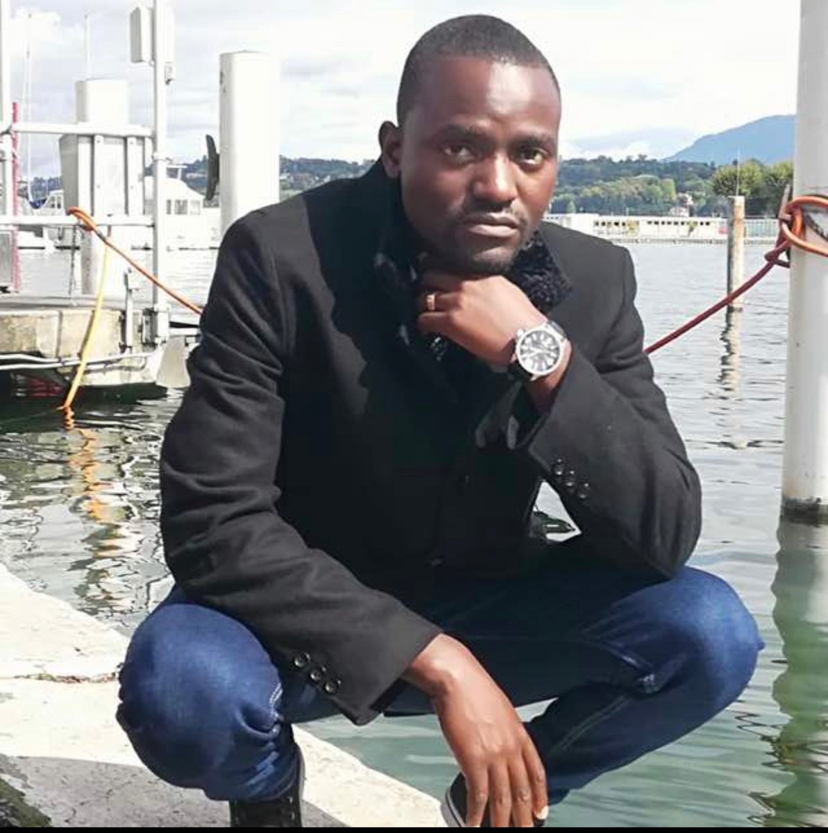 adv_fulcrum's tweet photo. Top CCC Lawyer Obey Shava was this evening viciously attacked by 4 men who broke his legs and left him battling for his life. The safety of our citizens must be uppermost on the state’s agenda particularly during this crazy season. Wishing this champion a speedy recovery. https://t.co/dMohNnDCDg