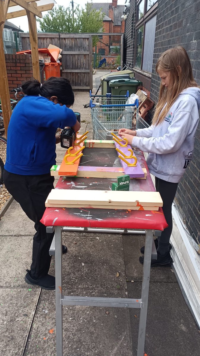 Fosse_TMET's tweet photo. Our wonderful Junior Premises Officers have been hard at work making coat pegs this week #fmresilience #fmcourage #proud #fmresponsibility https://t.co/O71vmAhSy0