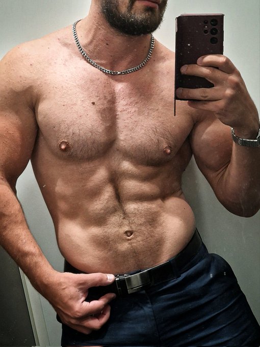 Watch Vlad Castle 82k's leaked NSFW photo on TwXstars