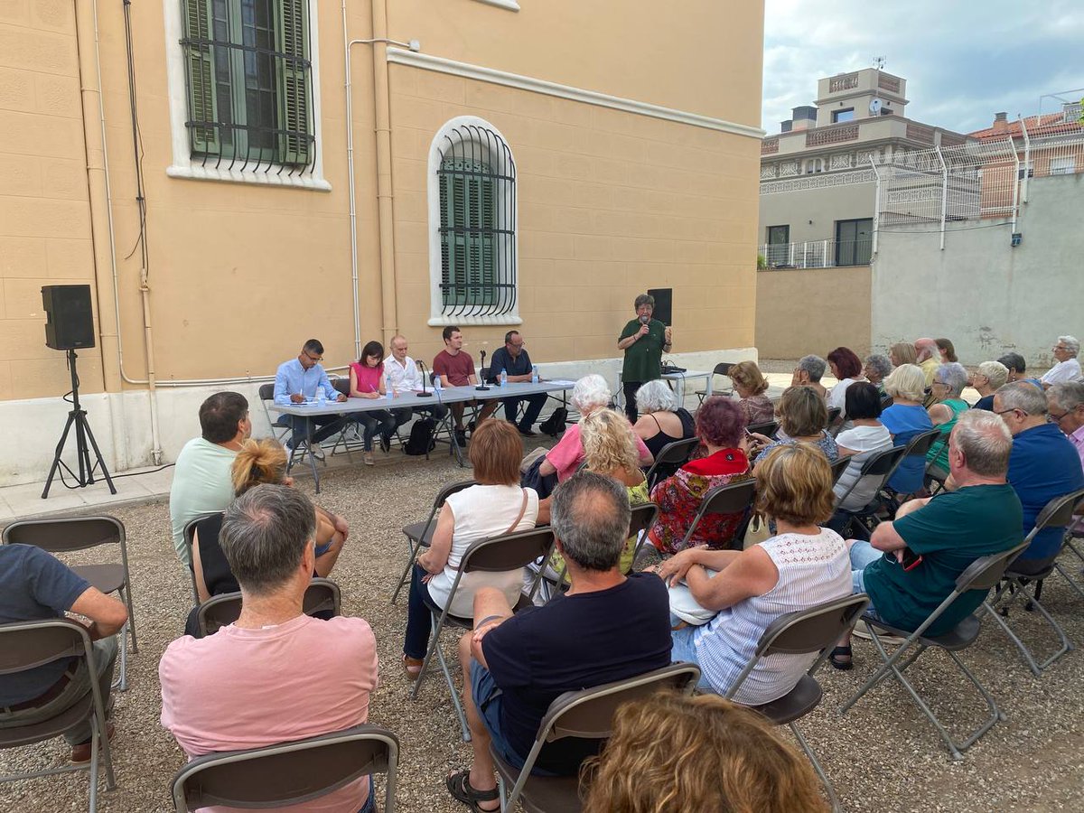 AcordIndepe's tweet photo. 🔴🔴

Avui hem estat a Rubí defensant l'abstenció i denunciant els partits processistes davant els seus representants (@JuntsXCat @Esquerra_ERC @cupnacional).
Hem tingut molt bona acollida.
#AbstencióMassiva23J https://t.co/V0BqgFXsDo