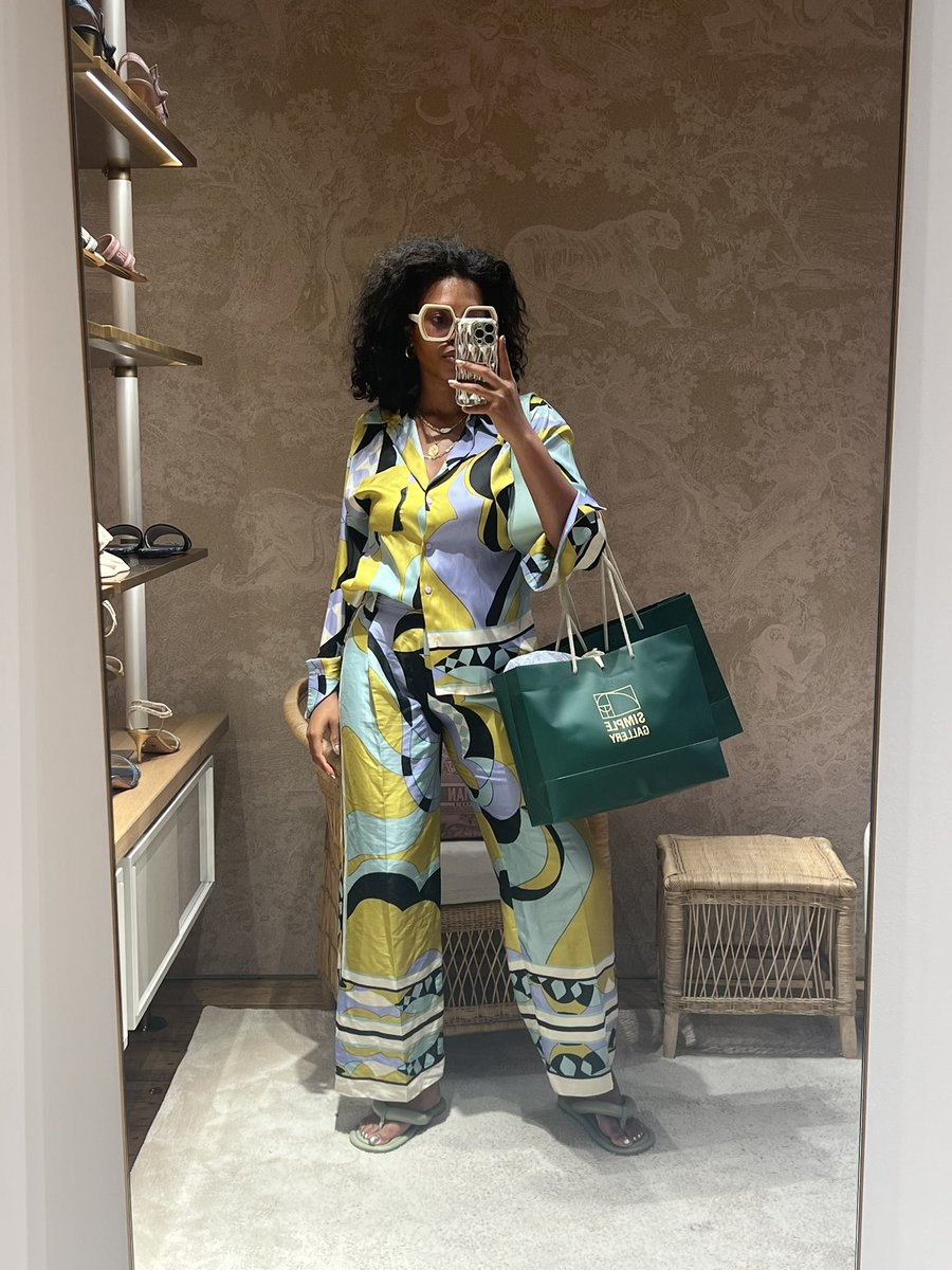 idomyownstuntss's tweet photo. Thrifted in Athens did Luxury in Mykonos https://t.co/KGd5hNIqpe