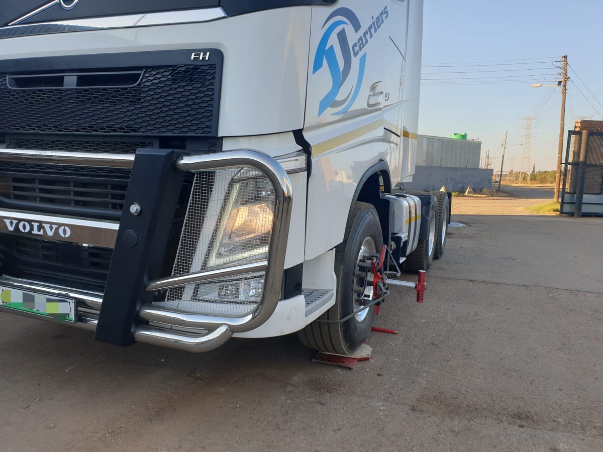 Harrys_tyres's tweet photo. Truck Wheel alignment at Harrys Tyres https://t.co/qJYsrhqZC2