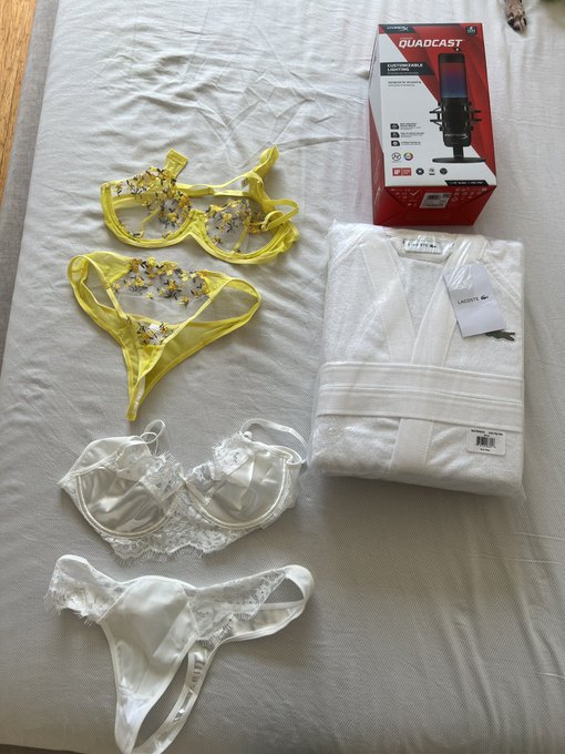 Loving my gifts 😍🥰 thank you so much guys 🤍😍 https://t.co/F6Dr1SsPYV<a href="/tag/fridaythe13th"class="tags"><span>#fridaythe13th</span></a><a href="/tag/friday13th"class="tags"><span>#friday13th</span></a>