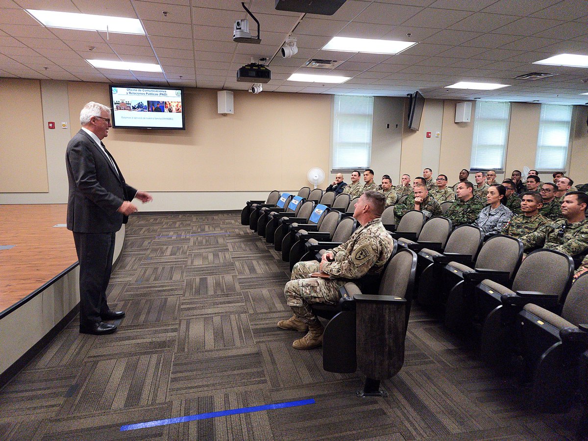 Welcome to the Fountain City - Columbus, GA! Today, Columbus City Mayor, Hon. Skip Henderson stopped by WHINSEC to welcome CGSOC, class 2024 students as they continue their administrative inprocessing to the course. #StrengtheningPartnerships #GeneratingReadiness @TRADOC