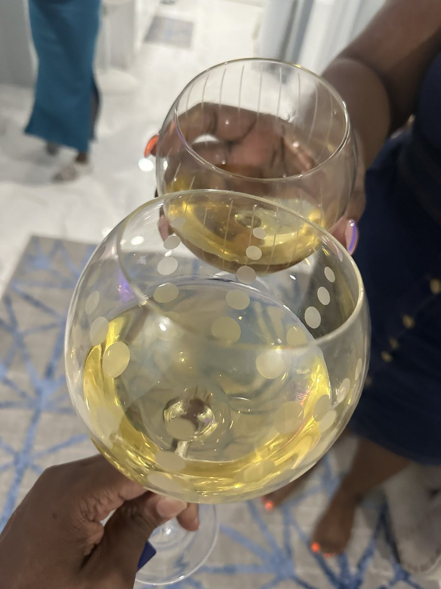 vkrussell's tweet photo. @Arajafer Cheers to your Twitter-verse return. https://t.co/FwOFL8lzKo