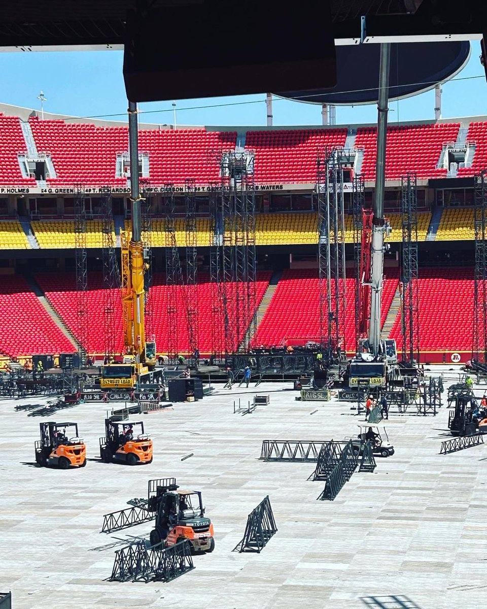 The Eras Tour tweet media