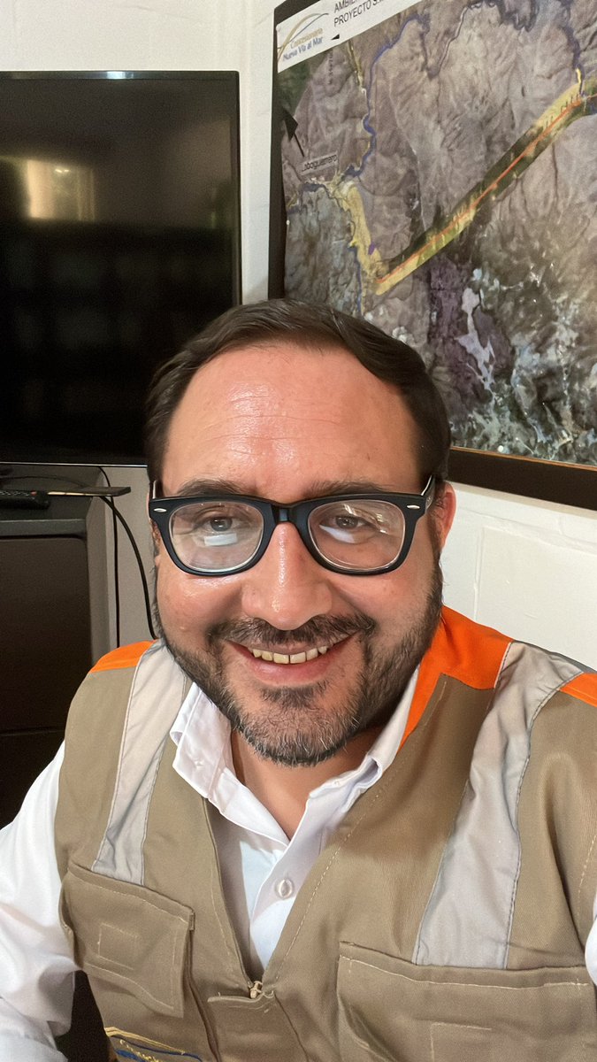 QuijanoQ1's tweet photo. Me gusta lo que hago y en ese camino he conocido gente maravillosa y cada rincón de mi bella Colombia, me siento privilegiado, a mi lado gente buena y trabajadora !!! https://t.co/aRpP7uAs2F