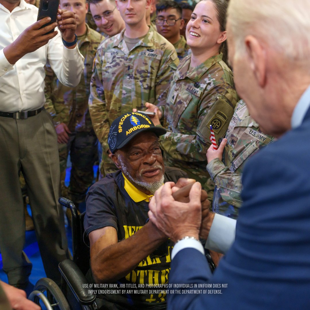 JoeBiden's tweet photo. Our military families represent a link in the chain of honor that stretches back to our founding days. 

You are the backbone of why we are who we are. 

Unbreaking. Unbending. https://t.co/e14MeXHPpf
