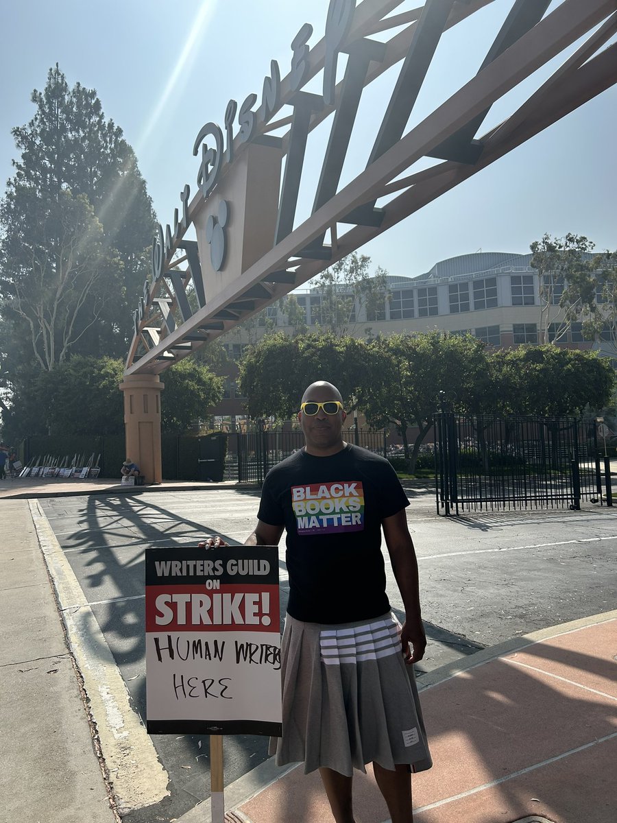 Week 10 of the #WGAstrike. Today’s t-shirt is from @MahoganyBooks, who did an excellent job creating a bookstore and hosting authors’ panels at @essencefest! #WGAstrong on the picket line.