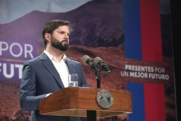 DFinanciero's tweet photo. 💬Boric reconoce que conoció detalles del caso Democracia Viva antes de que se informara en los medios
https://t.co/mCZQjGQ9wZ https://t.co/xEMmpFf1Qh
