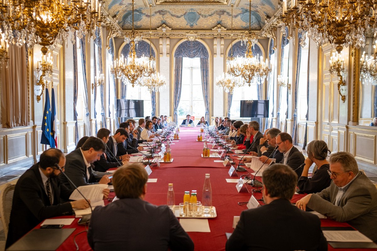 LaurenceBoone's tweet photo. Nous lançons la mobilisation avec les associations et think tanks 🇪🇺 pour la participation aux prochaines élections européennes.

Cet après-midi,  j’ai tenu à les réunir pour confirmer la dynamique des dernières élections.

L’Europe, c’est ce que vous en ferez ! https://t.co/1w3YUzr2Hw