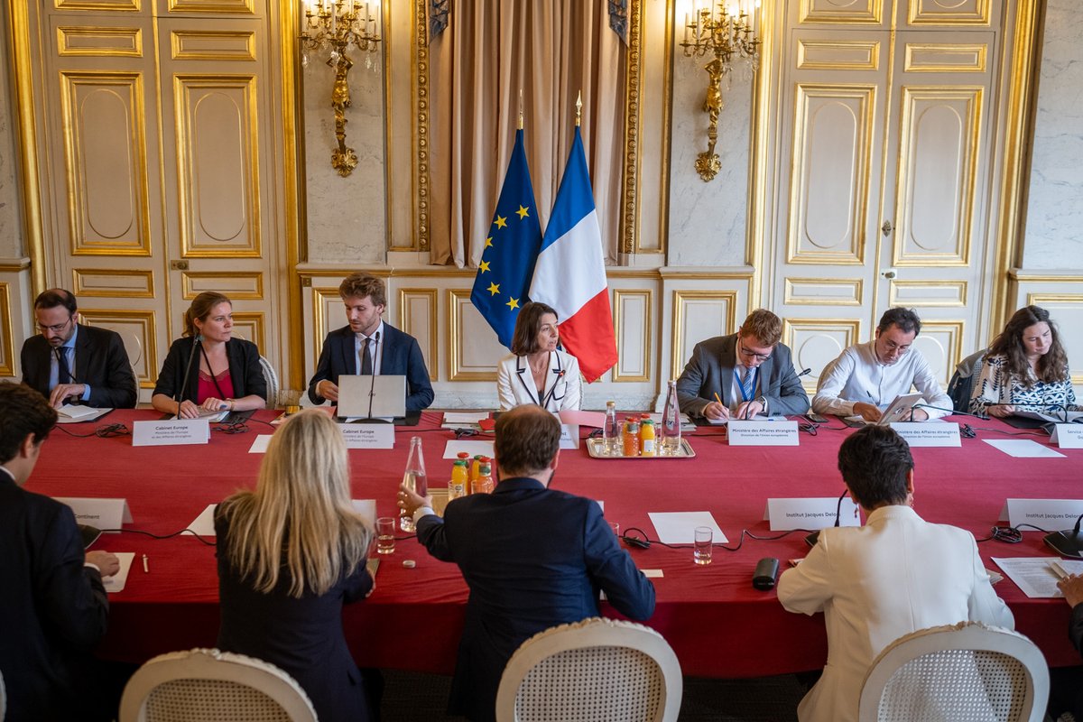 LaurenceBoone's tweet photo. Nous lançons la mobilisation avec les associations et think tanks 🇪🇺 pour la participation aux prochaines élections européennes.

Cet après-midi,  j’ai tenu à les réunir pour confirmer la dynamique des dernières élections.

L’Europe, c’est ce que vous en ferez ! https://t.co/1w3YUzr2Hw