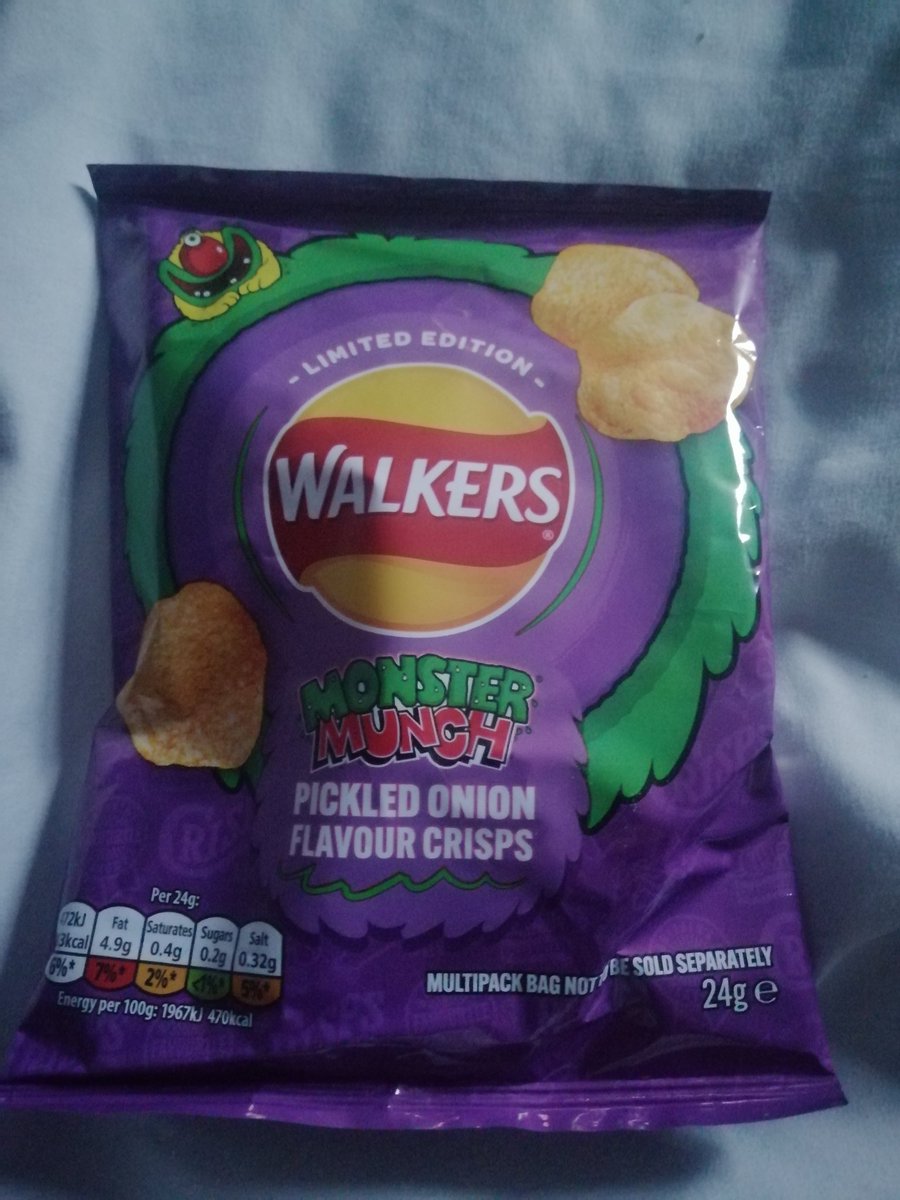 marra_aye's tweet photo. @walkers_crisps please can you explain what is going on? #Monstermunchgate walkers already have pickled onion flavour why did you have to flatten them. There's just something about the texture and shape of a monster munch which makes it superior to any other pickled onion crisp https://t.co/ZmZ3RkNCsR