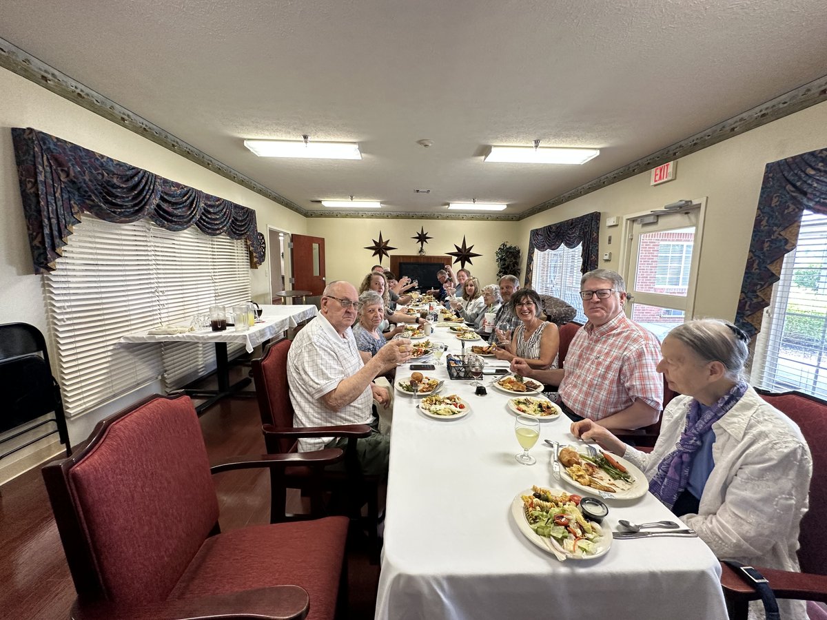 SpringhurstHC's tweet image. This is how our Villa family members prepare for their Father's Day dinner - They show up, enjoy a delicious brunch, and have fun! No shopping, cooking, or cleaning! 
#SpringhurstVillaLife