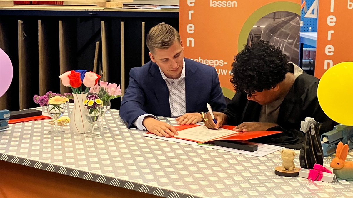 Normaal gesproken organiseer ik de diplomauitreiking, maar vanavond stond ik aan de andere kant als trotse peettante!