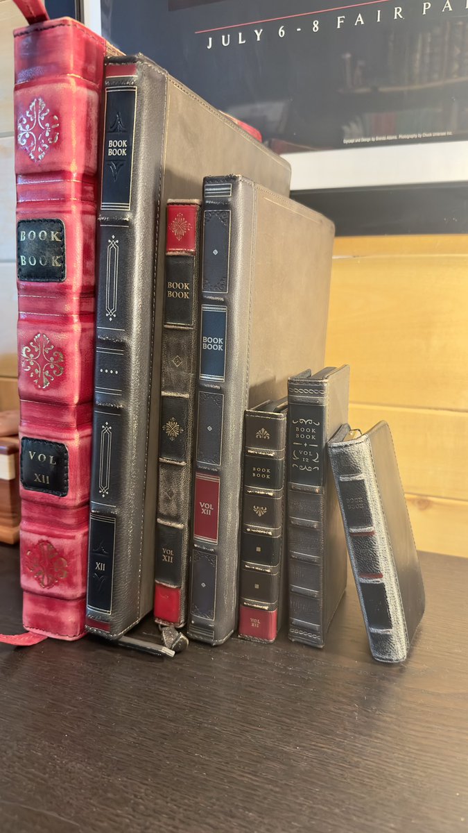 USCoinNews's tweet photo. When you are a recovering mobile tech writer and have had a long time addiction to @twelvesouth BookBook cases. 😁😬 Seriously, some of the best stuff ever for Apple devices. #mobile #mobiletech #apple #iphone #ipad #macbook #bookbook #twelvesouth https://t.co/dwgVoE7qym