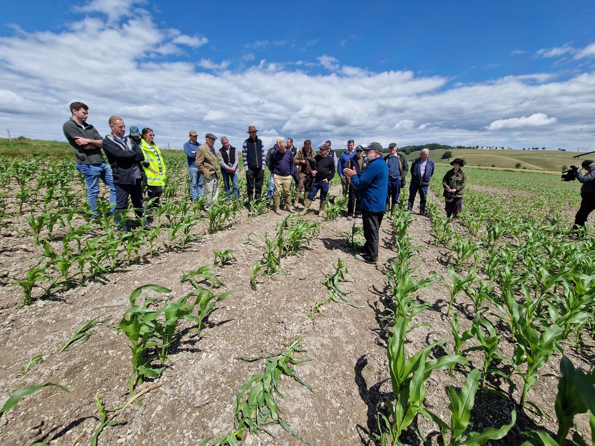 snappywombat's tweet photo. Smashing to be part of the field team at @AgriiUK #agriifocus talking about #soil #striptillage #nutrition #srarterfertiliser #bokashi you'll be amazed what you can do with what you have. https://t.co/hOggF877kn