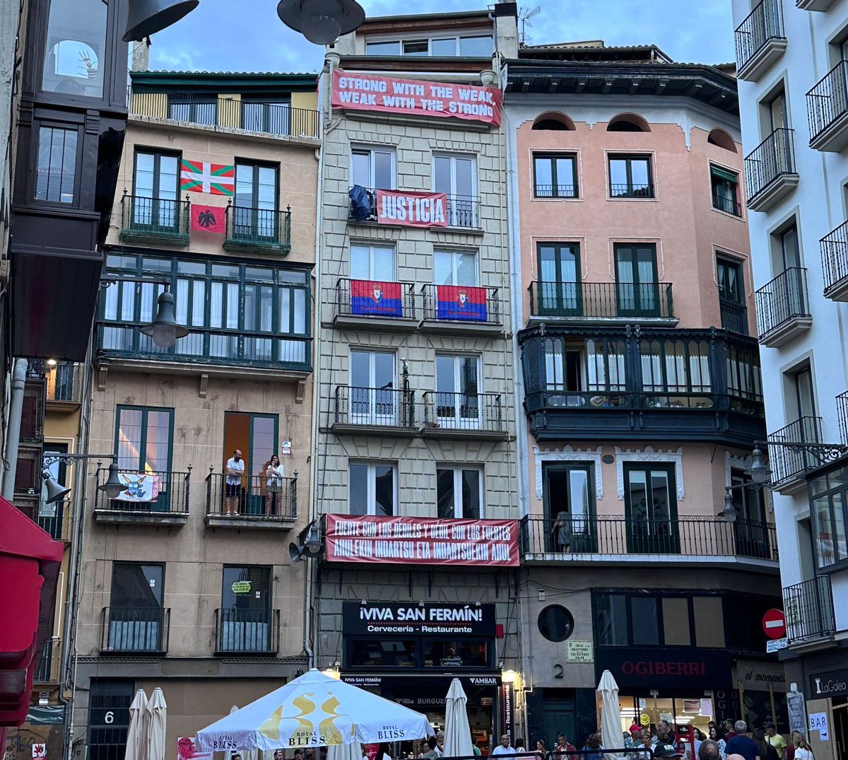 🚨 OJO MAÑANA EN EL CHUPINAZO 🚨 

“Fuerte con los débiles, débil con los fuertes” 

#UefaMafia