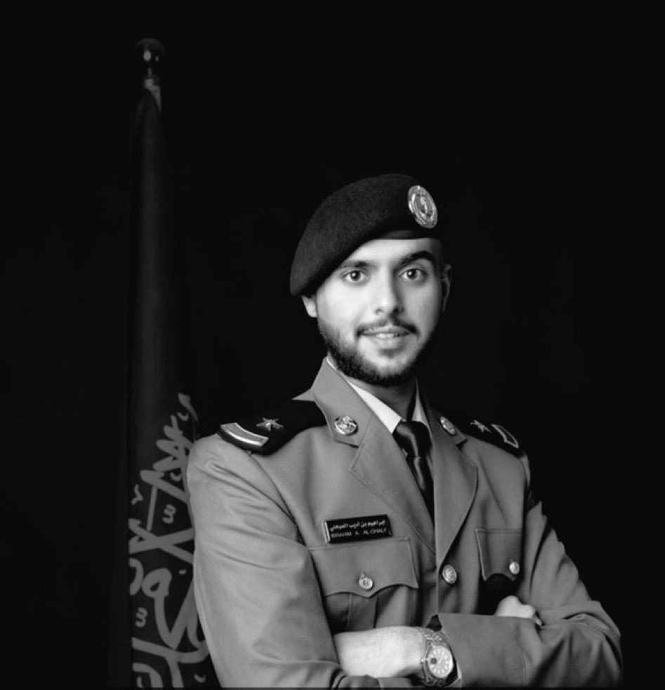 onaizah_multaqa's tweet photo. نتقدم بأحر التعازي وصادق المواساة لأسرة العوهلي في وفاة الفقيد الشاب/الملازم إبراهيم بن أديب العوهلي إثر حادث مروري، والعزاء لوالده وعائلته، رحمه الله رحمة واسعة وأسكنه فسيح جناته، والصلاة عليه غداً الخميس ١٨-١٢-١٤٤٤هـ بعد صلاة المغرب بجامع البسام والعزاء بمقبرة الرحمة في #عنيزة https://t.co/QQDCrqDKKU