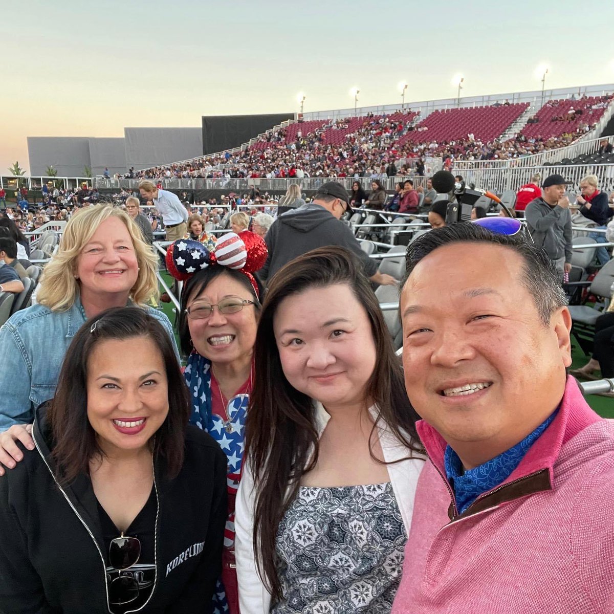 tammykimOC's tweet image. Wonderful 4th of July with my forever baby to watch Pacific Symphony at FivePoint Amphitheater. 
@PacificSymphony @KatrinaFoley @DrTreseder 
@FivePointAmp 
#irvine #momlife #momboss #yourgreatpark #irvinecalifornia #4thofjuly #orangecounty #weareirvine