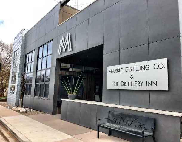 5/ <a href="/MarbleDistillin/">Marble Distilling Co</a> in Colorado, US has been using heat pumps for a few years now. 

“We do not have a chiller and only use heat pumps and heat exchangers, which is unusual for a distillery.”

ibwsshow.com/en/blog/insigh…